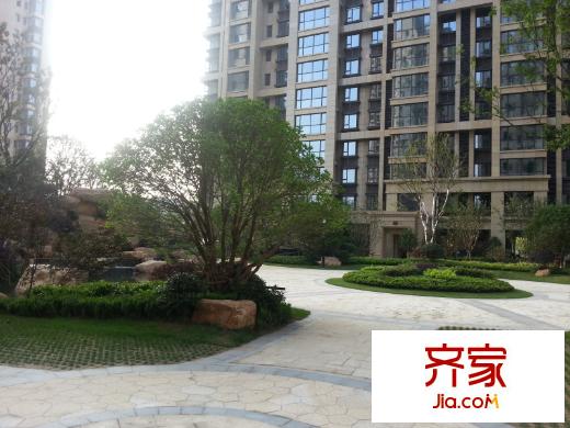 蘇建學(xué)府雅居小區(qū)內(nèi)部實(shí)景(2013-07-08)