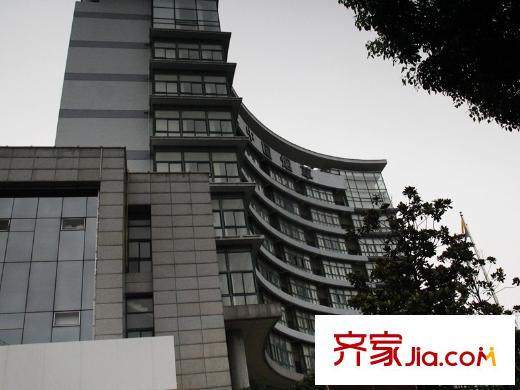 江中世紀(jì)城北側(cè)1600米的煙草公司