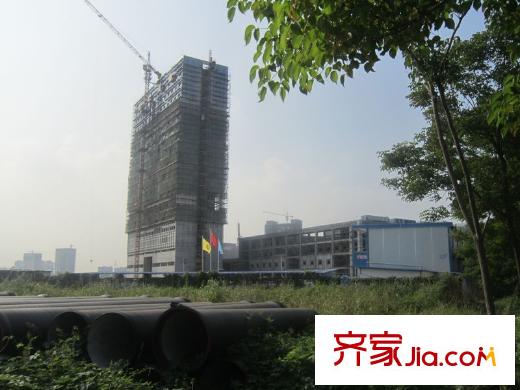 江中世紀(jì)城東南邊1500米的在建廣電大樓