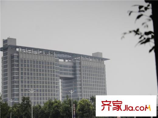 如皋雨潤(rùn)廣場(chǎng)距離項(xiàng)目500米的如皋市政府