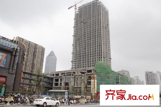 中海上林院西側1000米在建的國際精品百貨廣場