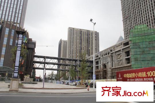 中海上林院西側1000米在建的國際精品百貨廣場