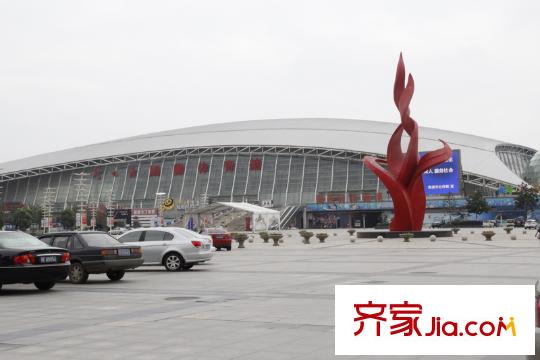 中海上林院西南側(cè)1000米的體育會(huì)展中心
