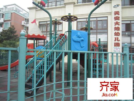 天安花園小區(qū)內(nèi)部幼兒園實景（20120418）