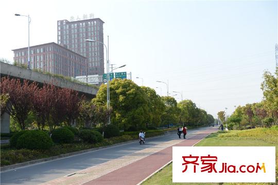 唐人新街項(xiàng)目東邊的道路（20150421）