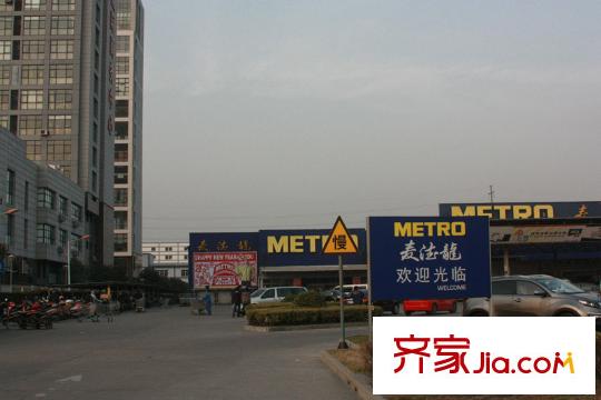 綠地新都會項目北側50米的麥德龍超市