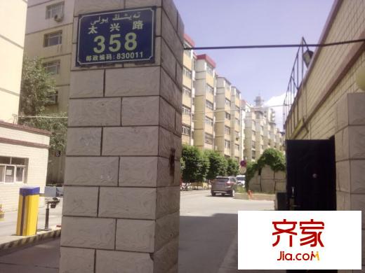 辰軒小區(qū)外景圖小區(qū)實景