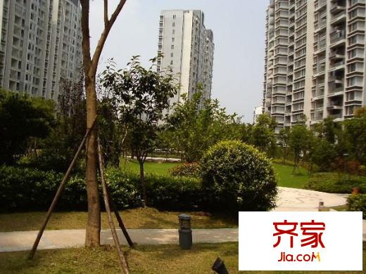晶藍(lán)上城外景圖 