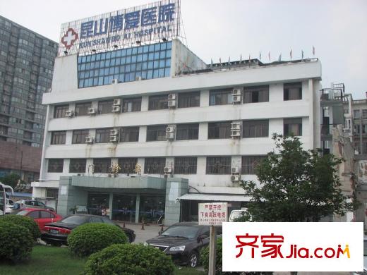 九方城小區(qū)北側(cè)2000多米北門路東面：昆山博愛醫(yī)院
