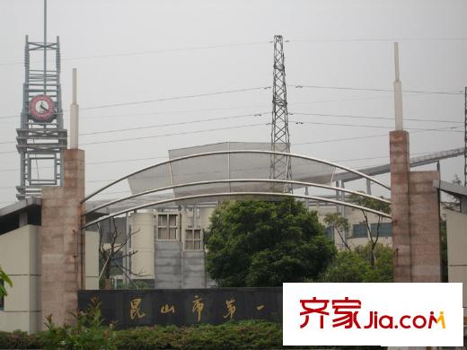 伯爵大地第一中學(xué)