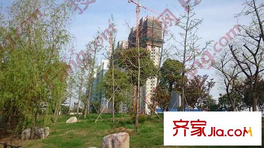湖景花園周邊配套奚仲廣場