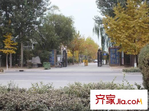 塞納榮府周邊配套別墅區(qū)（北門(mén)馬路北）