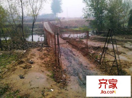 南湖文苑小區(qū)內(nèi)臨時(shí)橋梁