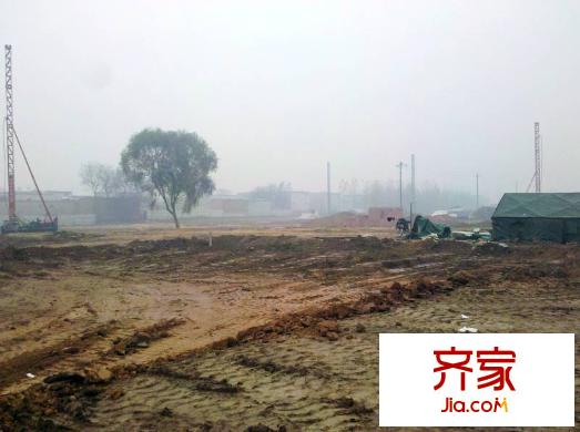 南湖文苑小區(qū)裝機(jī)正在打樁