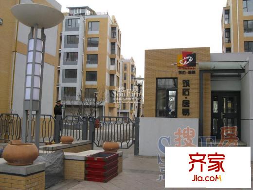 筑石居易實(shí)景圖小區(qū)大門