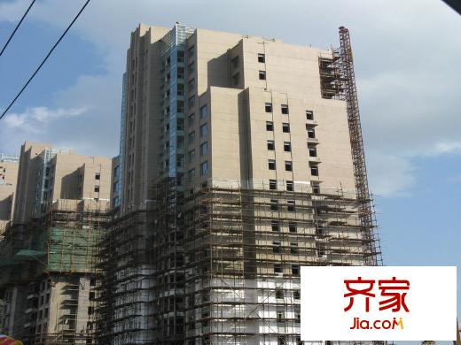 中環(huán)濱江花園正在做保溫
