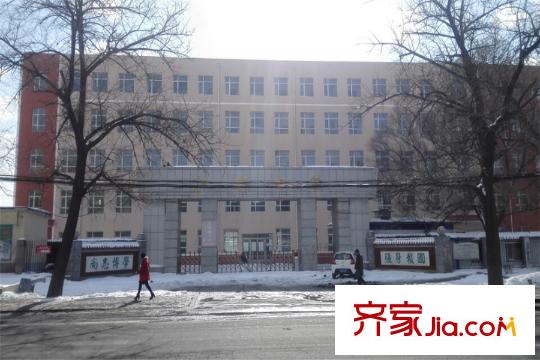 新地山灣江機中學