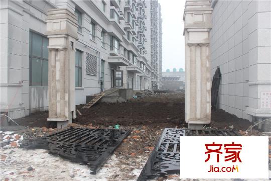 金地紅大藍灣項目西側人行入口（2015-12-11）
