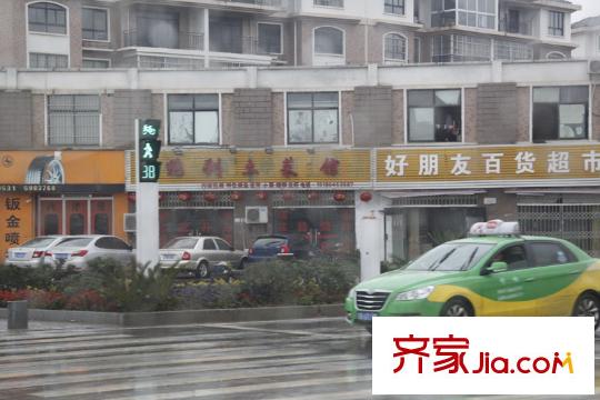 象湖明珠附近的餐馆和商超也不少(2013-12)