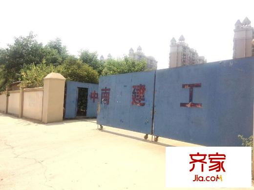 深蓝广场工地进口(2015-8-7)