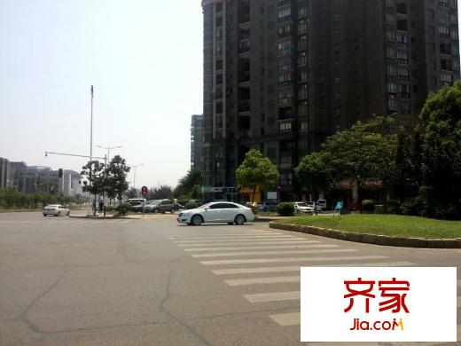 深蓝广场岭口路口(2015-8-7)