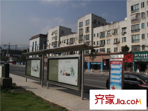 合一中央城项目周边100米公交站台