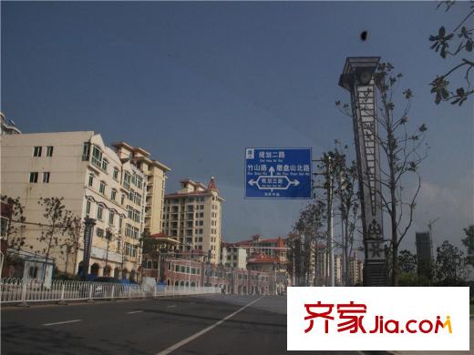 合一中央城项目周边200米交通指示牌