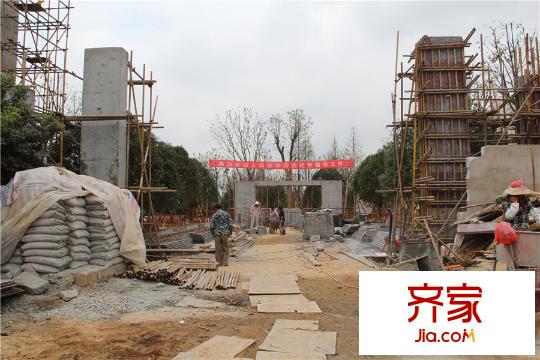 中国铁建青秀城工地入口(2015-9)