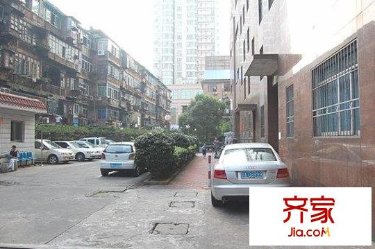 站前路外贸商住楼外景图