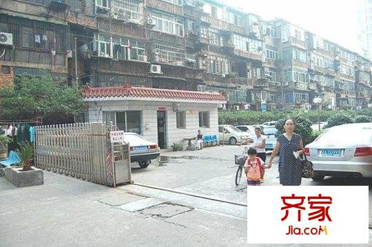 站前路外贸商住楼外景图