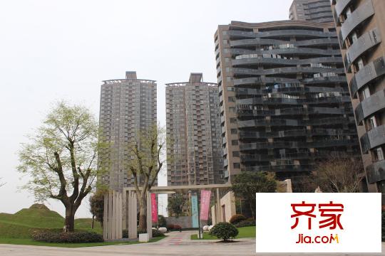 朝阳江上院项目大门实景(2015.3.24)