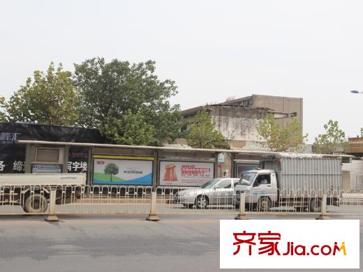 宏泰世纪滨江对面喜盈门南昌建材家居公交站