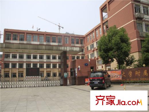 绿地外滩公馆距离项目500米(江西师大附中)