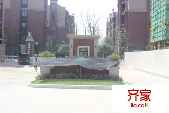 绿都阳光上东小区入口(2015.9)