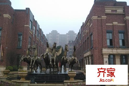 奥克斯盛世华庭小区正门前实景(2015-3)