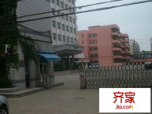 南京路轻工业学校外景图南京东路轻工业学校宿舍