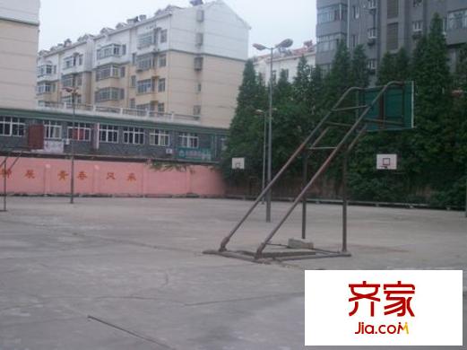 南京路轻工业学校外景图南京东路轻工业学校宿舍