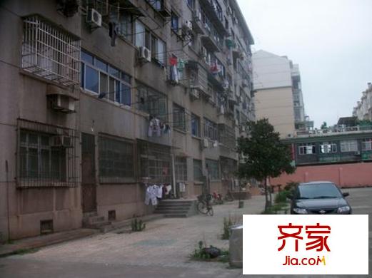 南京路轻工业学校外景图南京东路轻工业学校宿舍
