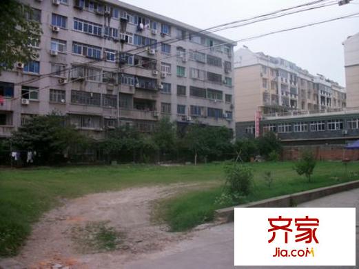南京路轻工业学校外景图南京东路轻工业学校宿舍