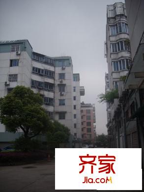 顺外路希望中学宿舍外景图