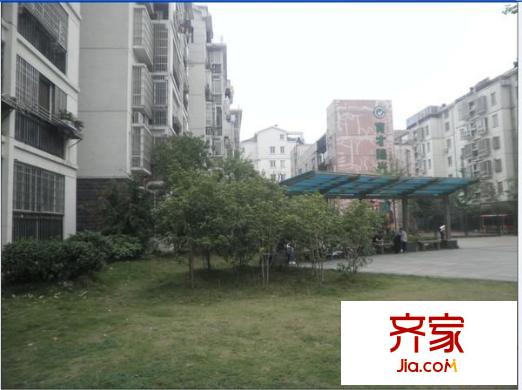 顺外路希望中学宿舍外景图