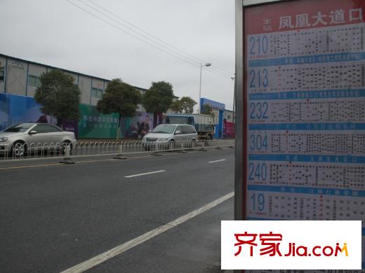 南昌銅鑼灣廣場(chǎng)項(xiàng)目周邊鳳凰大道口公交站