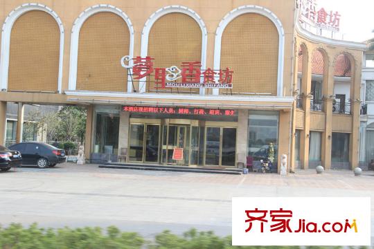 聚仁哈佛公馆小区正门口餐馆