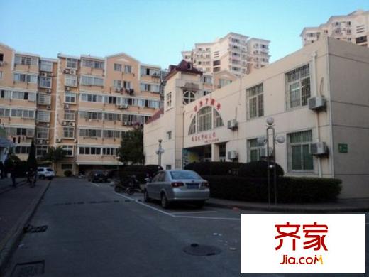 上海北路高校小区外景图