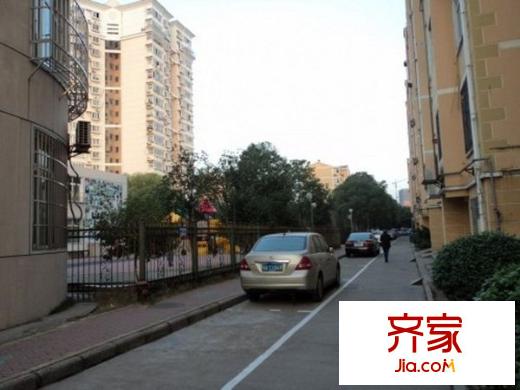 上海北路高校小区外景图