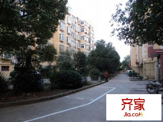 上海北路高校小区外景图