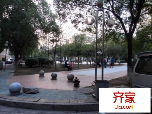 上海北路高校小区外景图