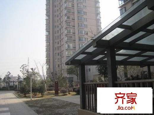 隆鑫广场外景图