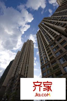 江铃瓦良格二期高层仰视实景(2014.09)