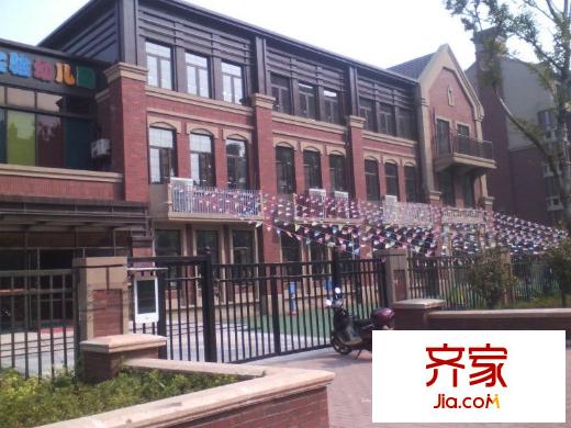 绿都丹石街区外景图